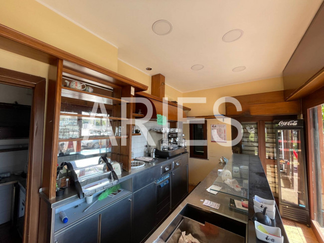 Locale commerciale in vendita a Roma