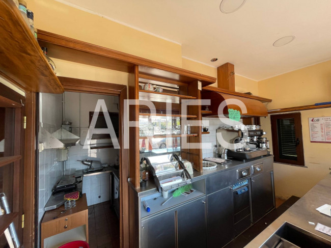 Locale commerciale in vendita a Roma