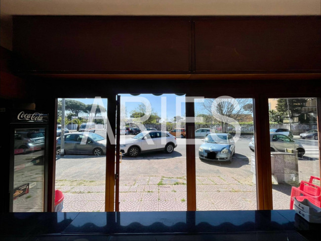 Locale commerciale in vendita a Roma