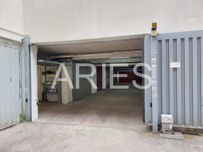 Box o garage in vendita a Roma