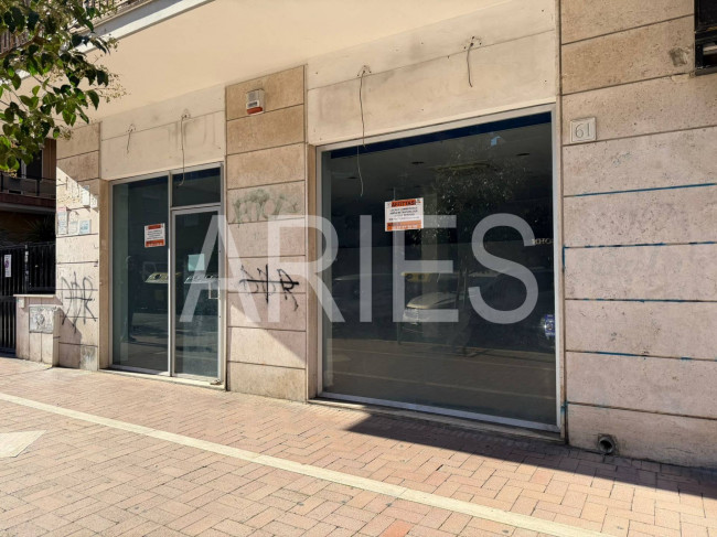 Locale commerciale in affitto a Roma