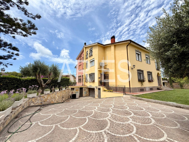 Villetta bifamiliare in vendita a Roma