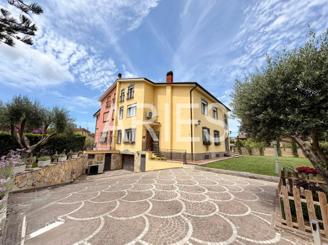 Villetta bifamiliare in vendita a Roma