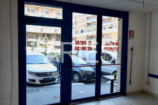 Locale commerciale in vendita a Roma