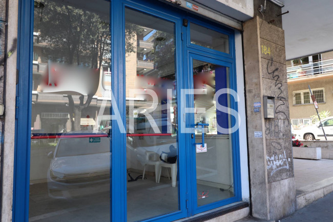 Locale commerciale in vendita a Roma
