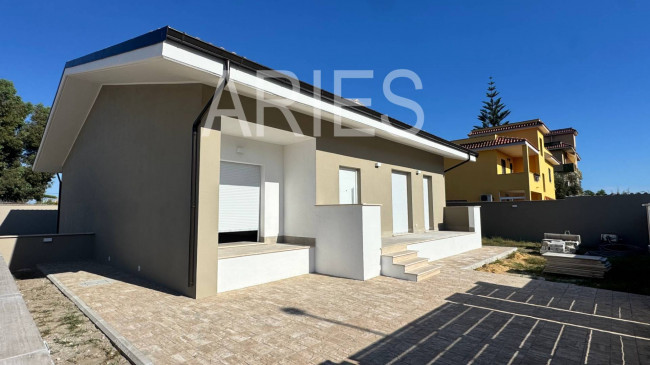 VILLA QUADRIFAMILIARE in vendita a Fiumicino