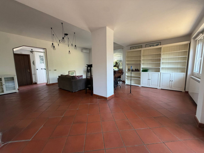 VILLA QUADRIFAMILIARE in vendita a Roma