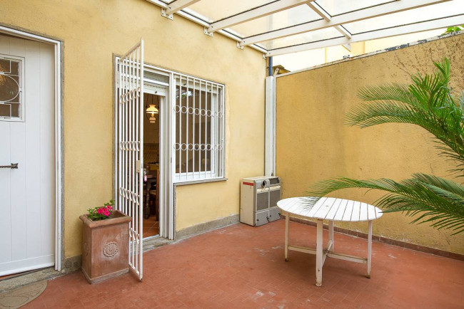 VILLA QUADRIFAMILIARE in vendita a Roma
