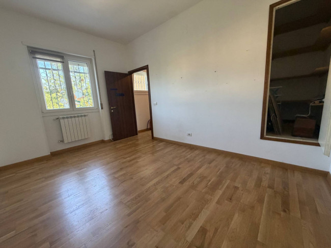 VILLA QUADRIFAMILIARE in vendita a Roma