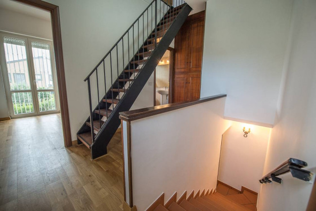 VILLA QUADRIFAMILIARE in vendita a Roma
