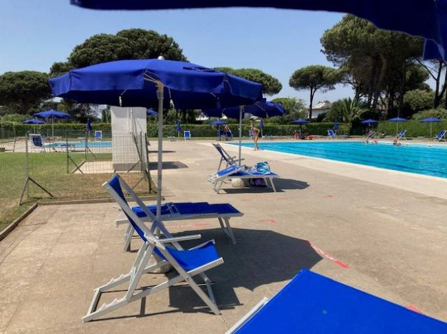 VILLA QUADRIFAMILIARE in vendita a Roma
