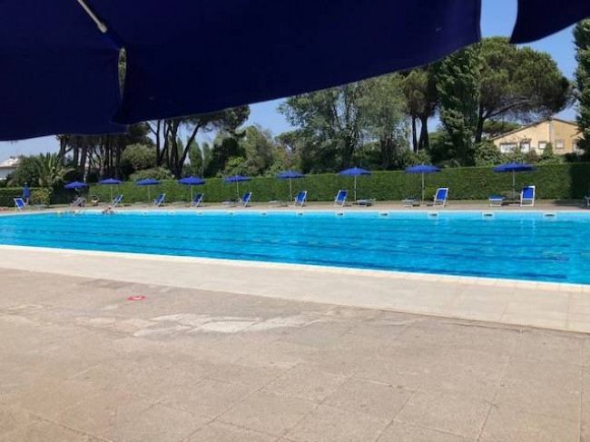 VILLA QUADRIFAMILIARE in vendita a Roma