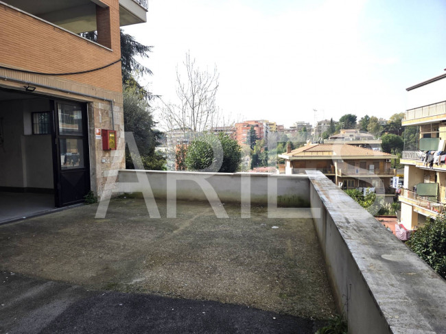 Locale commerciale in affitto a Roma