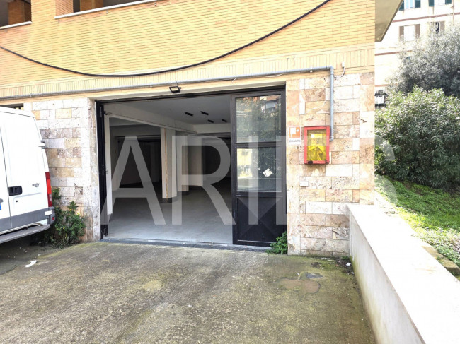 Locale commerciale in affitto a Roma