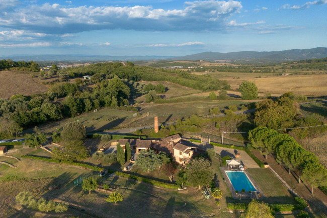 Casale in Vendita a Casole d'Elsa
