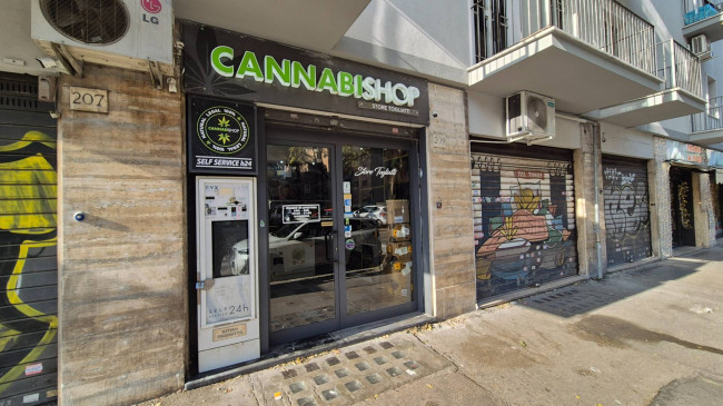 Locale commerciale in vendita a Roma