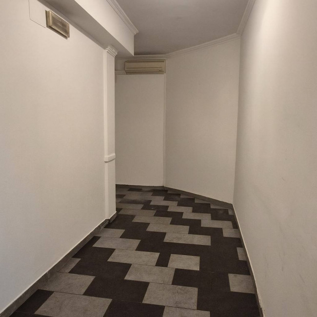 Locale commerciale in vendita a Roma