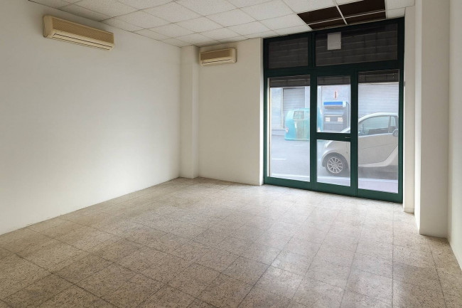 Locale commerciale in vendita a Roma