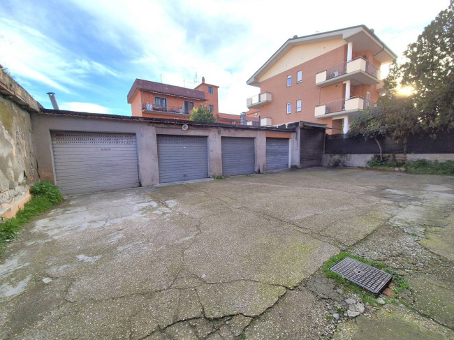Box o garage in vendita a Roma