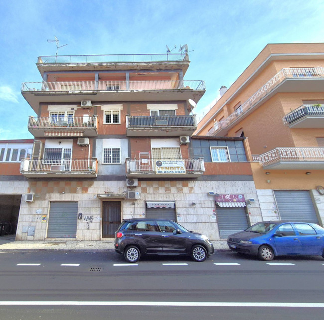 Box o garage in vendita a Roma