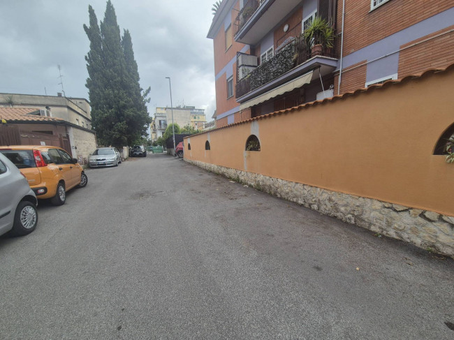 Locale commerciale in vendita a Roma