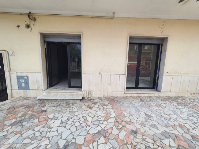 Locale commerciale in affitto a Roma