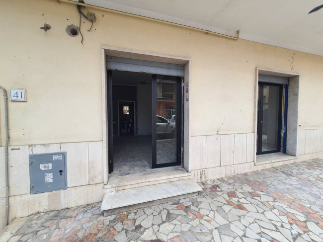 Locale commerciale in affitto a Roma