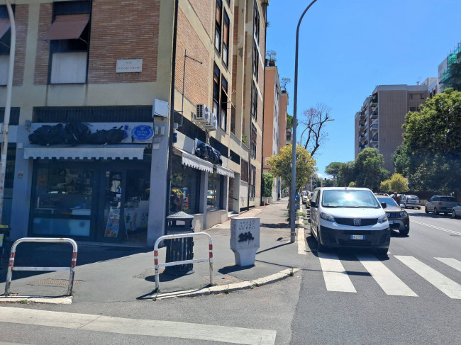 Locale commerciale in vendita a Roma