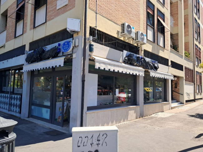 Locale commerciale in vendita a Roma