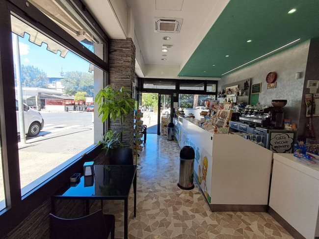 Locale commerciale in vendita a Roma