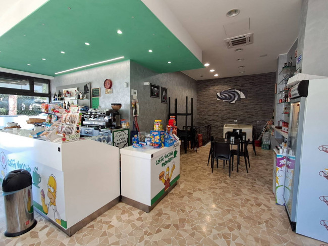 Locale commerciale in vendita a Roma