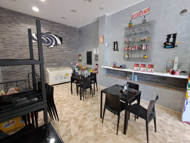 Locale commerciale in vendita a Roma