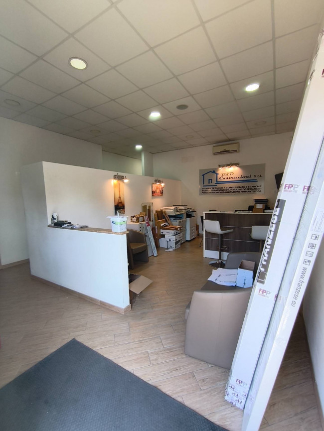 Locale commerciale in affitto a Roma