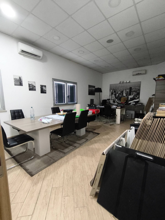 Locale commerciale in affitto a Roma