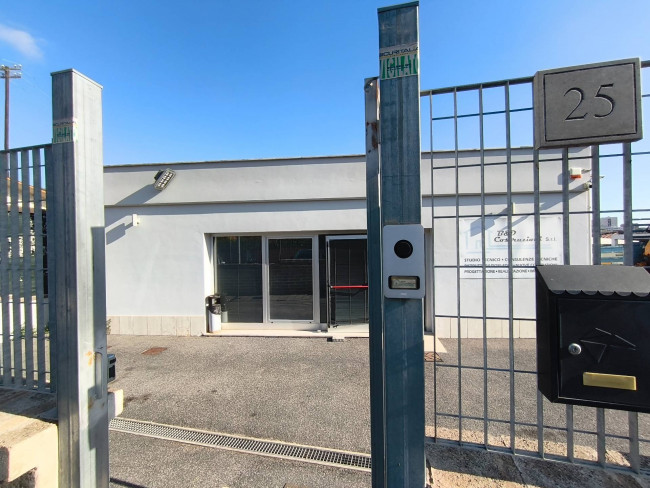 Locale commerciale in affitto a Roma