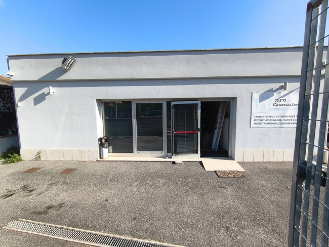 Locale commerciale in affitto a Roma