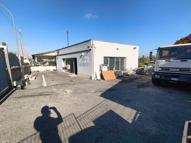 Locale commerciale in affitto a Roma