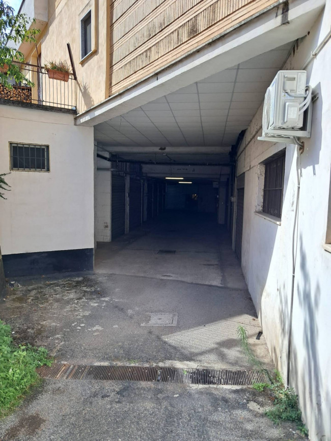 Box o garage in vendita a Roma