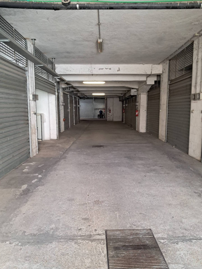 Box o garage in vendita a Roma