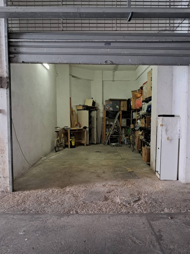 Box o garage in vendita a Roma