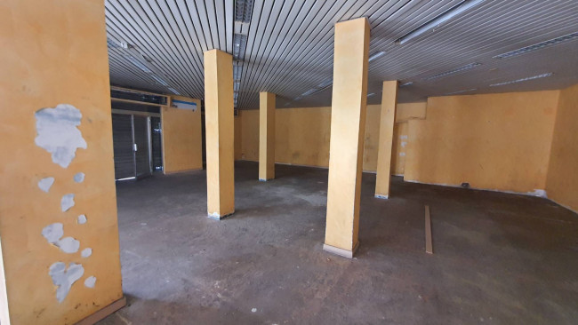 Locale commerciale in affitto a Roma