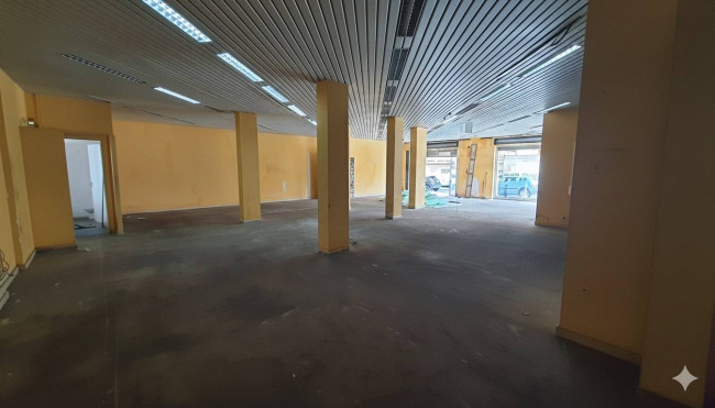 Locale commerciale in affitto a Roma