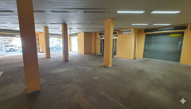 Locale commerciale in affitto a Roma