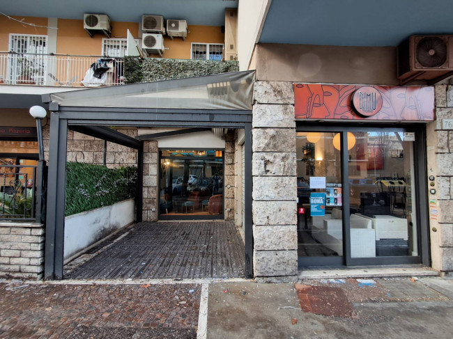 Attività commerciale in vendita a Roma
