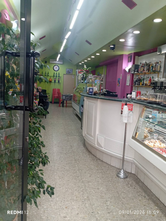 Locale commerciale in vendita a Roma