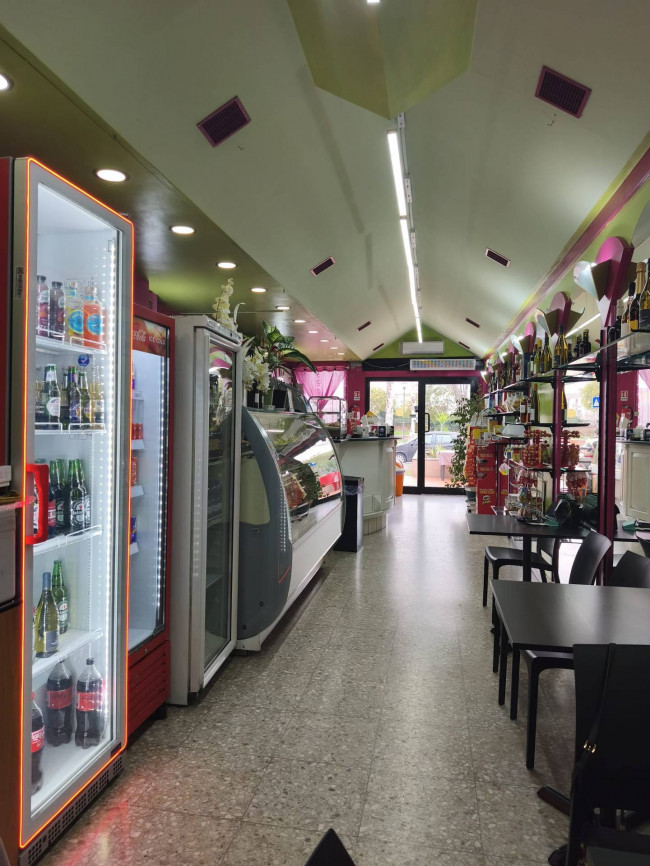 Locale commerciale in vendita a Roma