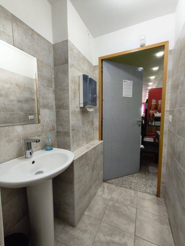 Locale commerciale in vendita a Roma