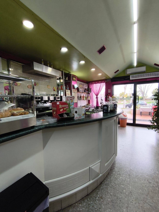 Locale commerciale in vendita a Roma