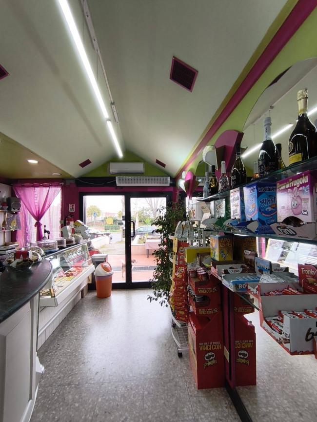 Locale commerciale in vendita a Roma