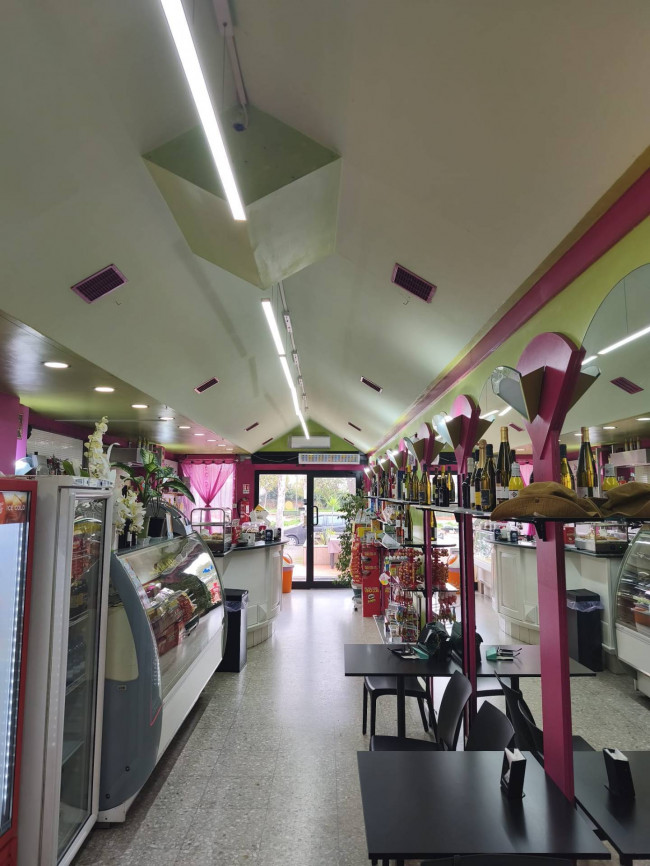 Locale commerciale in vendita a Roma